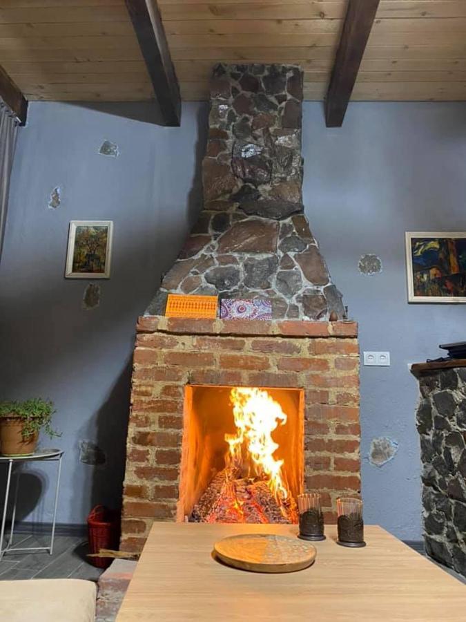 Mitarbi Silence - Cozy Holiday Cottages In Mountains ボルジョミ エクステリア 写真